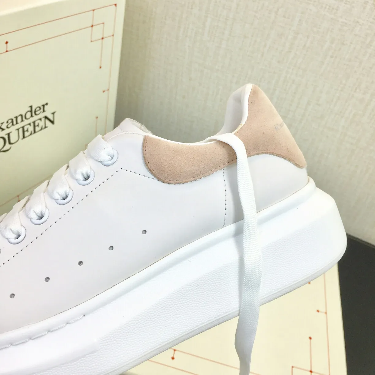 👟👟Ex-factory price 480 The latest upgraded version in 2022. The material is made of silk matte cowhide with sheepskin lining